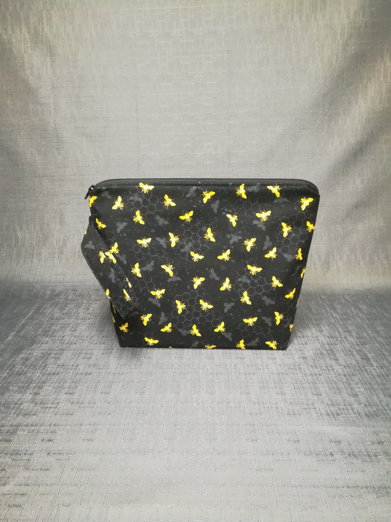 Wedge Bag 1-2 Skein or 5-7 Skein Project Bag Honey Bee Project Bag Zipper Handle