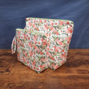 Bolsa para projeto Rose Garden feita sob encomenda - Bolsa para projeto de 1-2 novelos ou 5-7 novelos - Bolsa em cunha - Zíper - Alça