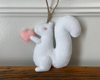 White Squirrel Felt Ornament Albino Squirrel Rose Quartz Eyes Pink Heart Rustic Woodland Critter Squirrel Decor Squirrel Lover Gift