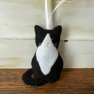 Tuxedo Cat Ornament Felt Tux Kitten Black White Cat Kitten Xmas Ornament Felt Animal Handmade Kitty Cat Christmas Ornament Crazy Cat Lady afbeelding 3