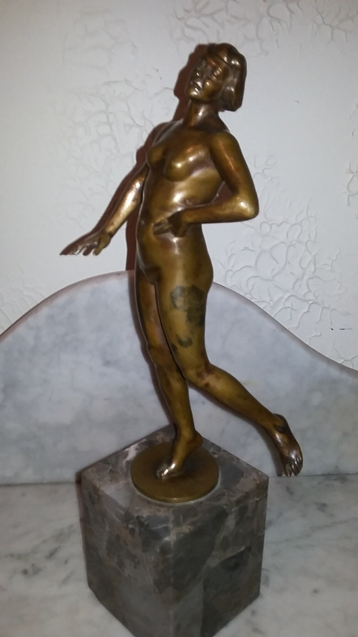 European Art Deco period bronze sculpture of nude woman on image 4