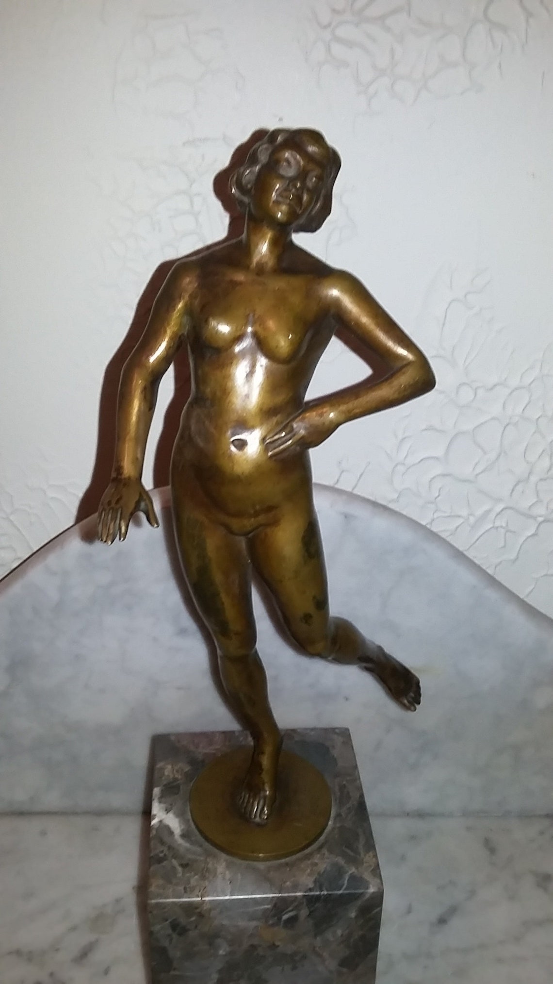 European Art Deco period bronze sculpture of nude woman on image 2