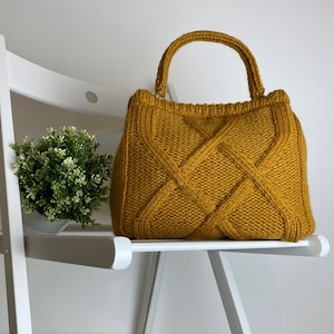 STRICKMUSTER Senffarbenes Zopfmuster für eine Handtasche, Taschenmuster, Tragetaschenmuster, gehäkelte Handtasche, Einkaufstasche, Sommertasche, Handtasche, Strick-Umhängetasche