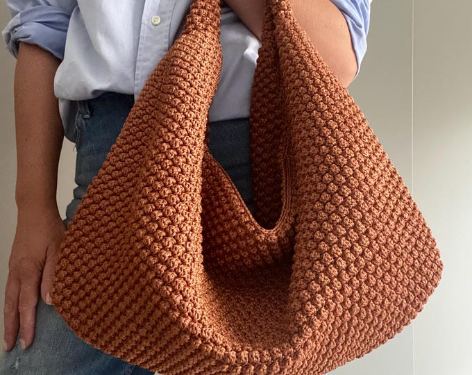 ●augustone8● [HANDMADE] WOOLLY BAG_brown Knitted handmade bag in brown | Celestino