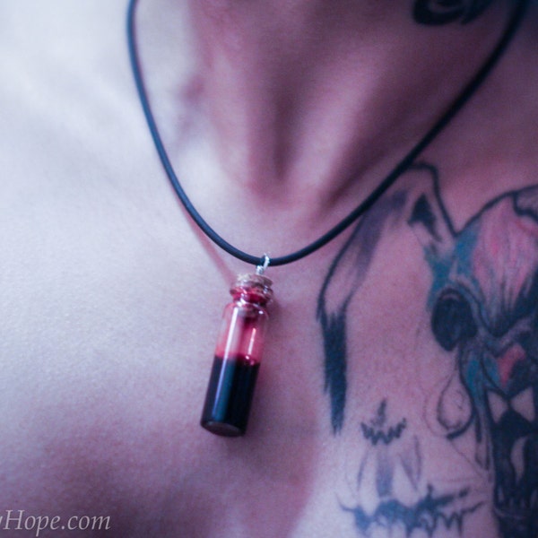 Blood Vial Necklace - Looks like real blood! (True Blood - Bottle - Halloween - Vampire - Vampire Diaries - Werewolf Vampyric - Spooky
