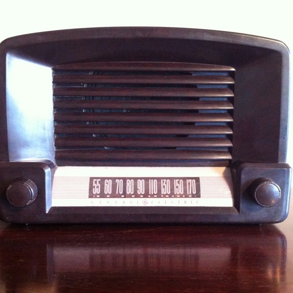 Bluetooth 1940s General Electric (GE) Bakelite Radio Mp3 Player