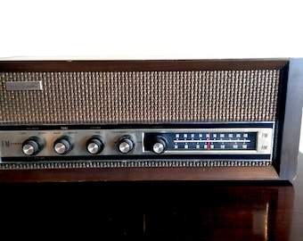 Bluetooth / AUX / FM / Mp3: 1960's Silvertone Large Wood Table Top Radio