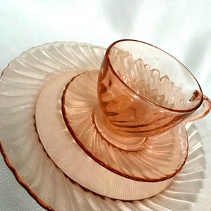 Arcoroc Rosaline Glass Dinnerware Pieces Pink Swirl Plate Cups Saucer 8 Serving Sets