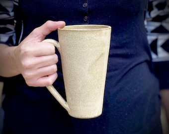 Taza de cerámica gigante hecha a mano: Taza de café rústica (500 ml)
