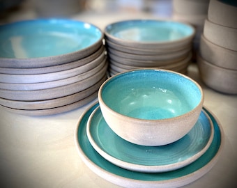 Handgefertigtes Azurblaues Geschirr-Set: 18-teiliges Steinzeug