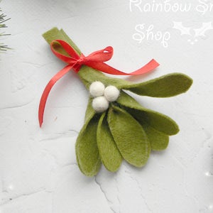 Mistletoe Felt Christmas ornament  Holiday mistletoe Mistletoe Traditional Decoration Christmas Mistletoe Christmas Home Decor Red Green