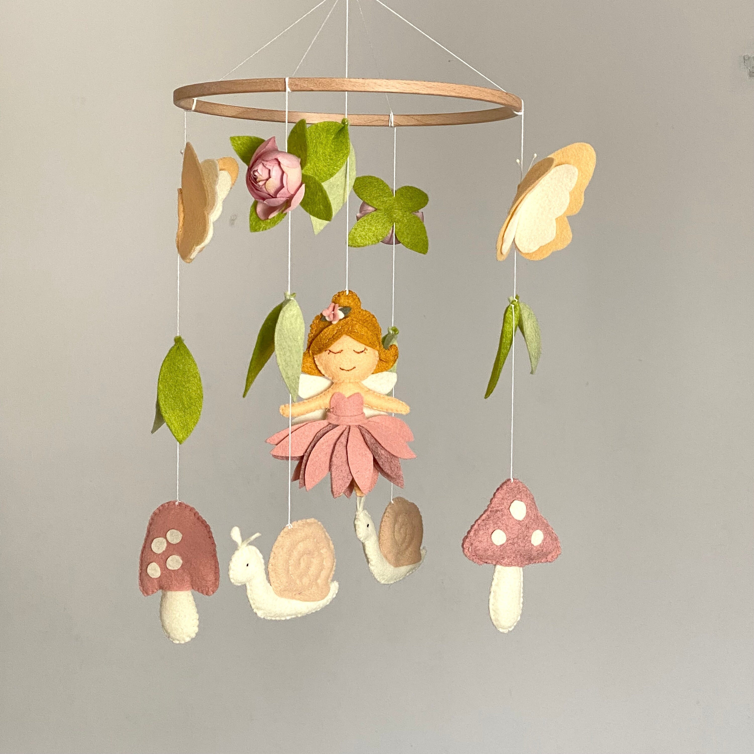 Fee Baby Mobile für Mädchen Kinderzimmer Mobile Wald Kinderzimmer Dekor Fee Garten Mobile Hängendes Filz Mobile Baby Shower Geschenk Fee Zimmer Dekor