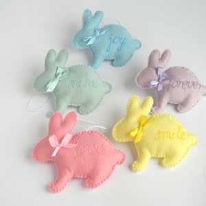 Personalisierter Osterhasen-Ornament, Hasen-Ornament, Filzhasen-Ornament, Babys erstes Ostern, Weihnachtsschmuck, Babyparty-Gastgeschenke