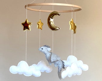 Dragon baby mobile Felt dragon Gender neutral baby mobile Fantasy nursery decor Fairy tale nursery Baby boy mobile girl baby mobile