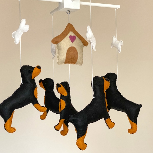 Rottweiler Baby Mobile Dog décor de crèche fille garçon cadeau de baby shower Feutre mobile de crèche personnalisé