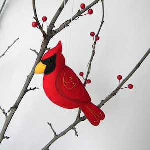 Kardinal-Weihnachtsschmuck. Filz-Christbaumschmuck. Kardinal-Ornament. Weihnachtsdekoration. Gestickter Baumschmuck