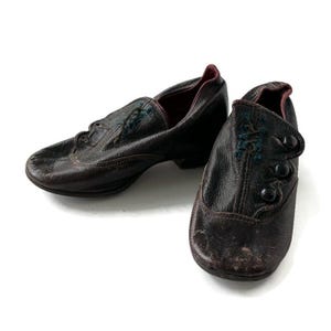 Antique Brown Leather Children&#39;s Shoes: Green Embroidered Trim, Restoration Project