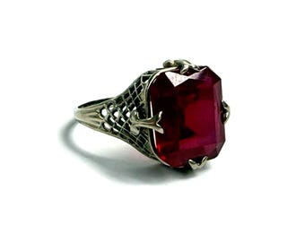 Antique 14K Gold Filigree Ring with Large Ruby-Red Gemstone | Art Deco Statement Ring