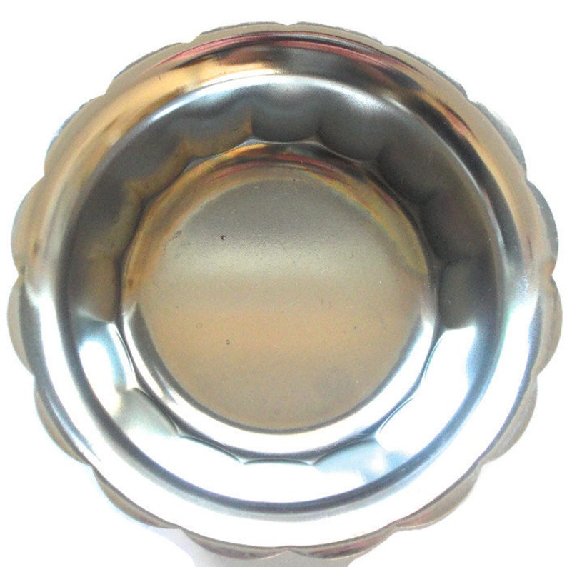 Vintage Small Petal Edge Metal Bowl