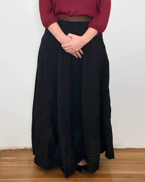 Antique Black Walking Skirt