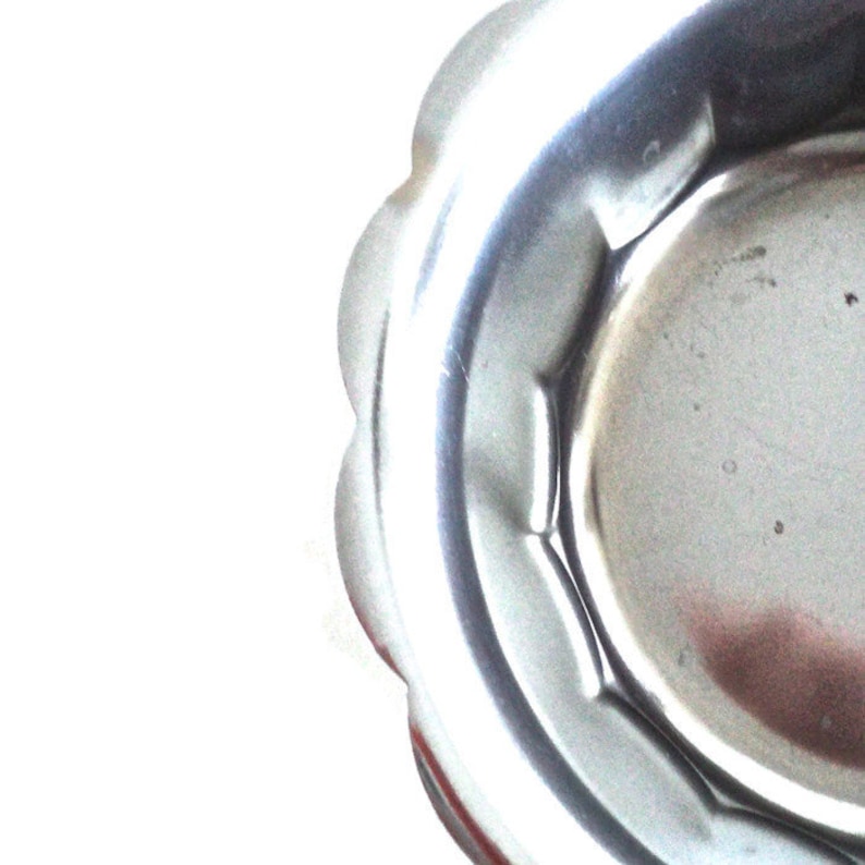 Vintage Small Petal Edge Metal Bowl