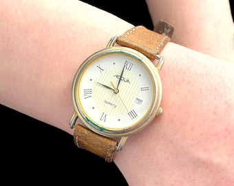 Vintage Aqua Quartz Watch | Roman Numerals | Date Window | Leather Strap | 1980s–1990s Retro Watch
