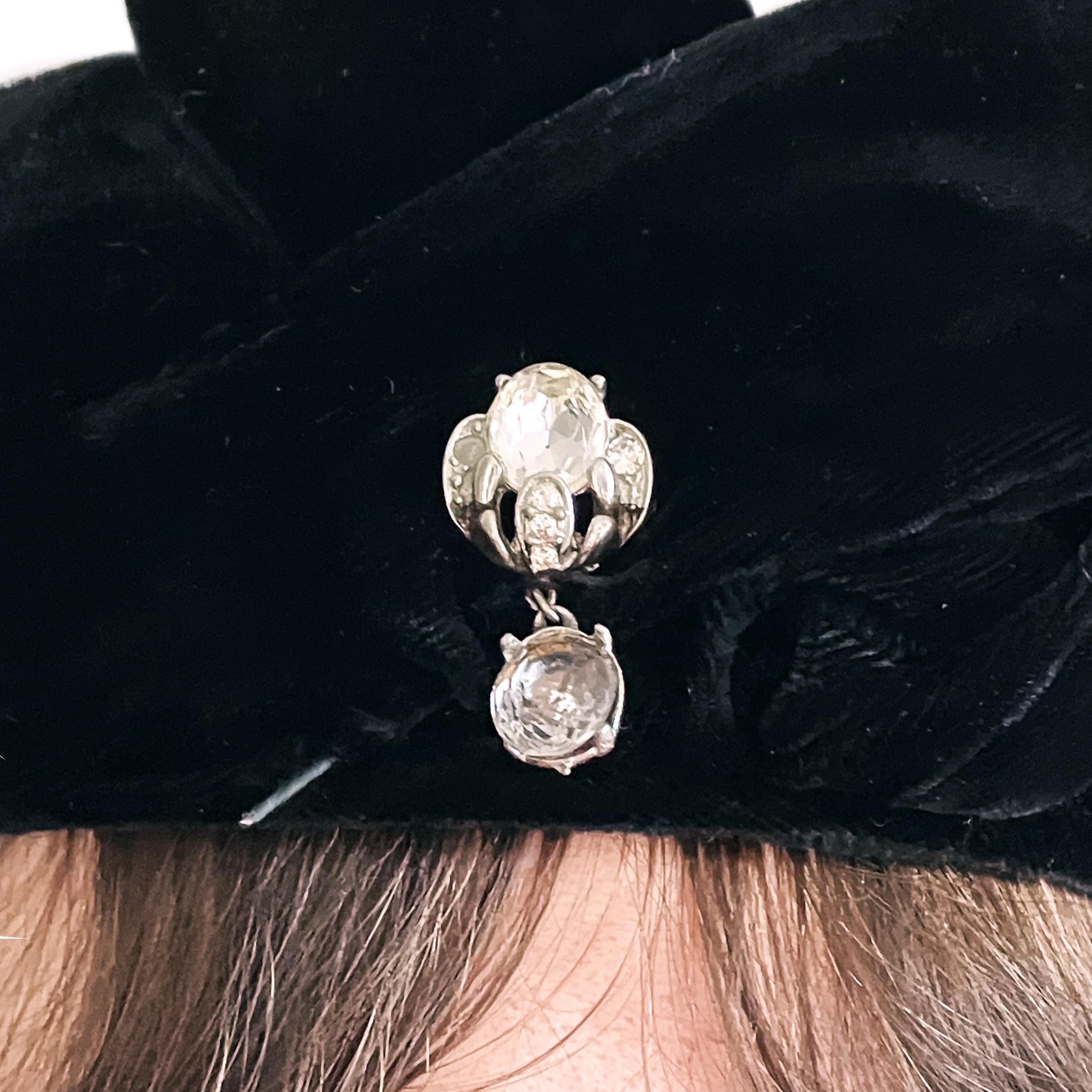 Vintage 1950s Black Velvet Cocktail Hat: Crystal Pin  display picture 1