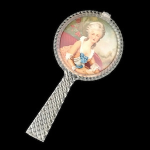 Espejo de mano vintage de lucita / Tocador estilo Hollywood Regency / Renacimiento francés de los años 50 / Retrato romántico de mujer / Decoración de tocador de 20 cm