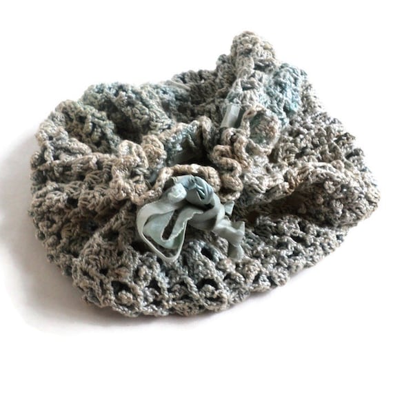 Vintage Handmade Crocheted Jewelry Bag - image 1