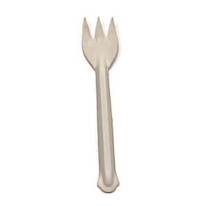 Puede incluir: Un tenedor de plata con un diseño simple y un mango redondeado.