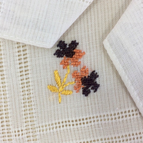 Vintage Embroidered Dainty Bouquets Linen Handker… - image 4