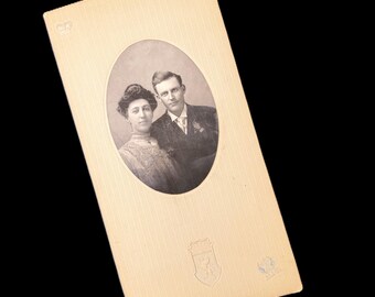 Tarjeta de gabinete antigua: Retrato de pareja de la Edad Dorada, década de 1890, D.O. Root Studio