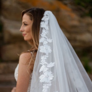 soft veil with floral lace