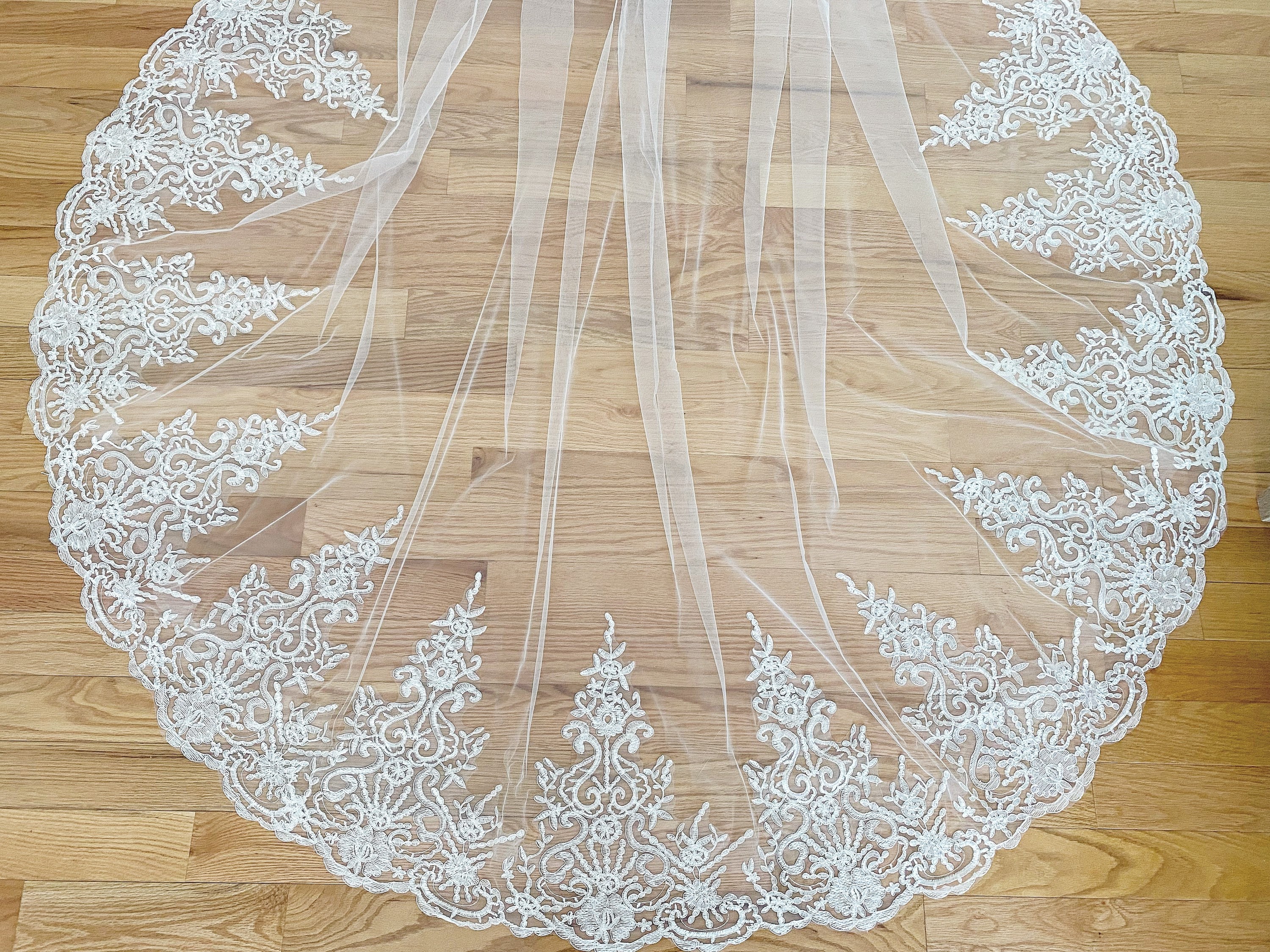 cathedral lace veil for the romantic wedding