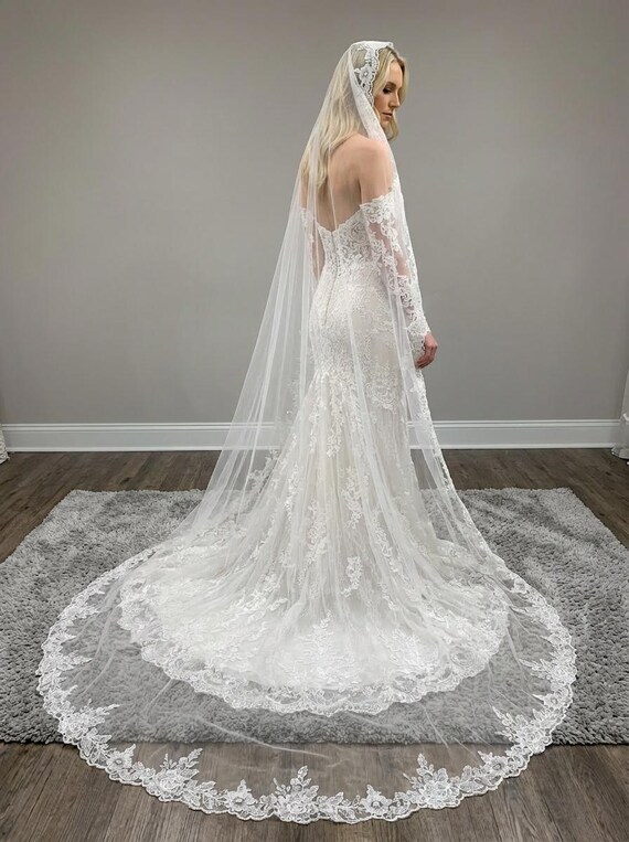Mantilla Floral Cathedral Veil: Diamond White Lace, Soft  display picture 2