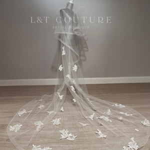 horsehair edge veil with lace cascading style