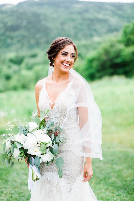 Bridal Illusion Tulle Drop Veil With 1 Inch Horsehair Edge  display picture 2