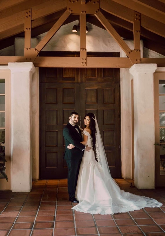 Venice Lace Wedding Veil: Floral One Tier Cathedral Veil  display picture 1