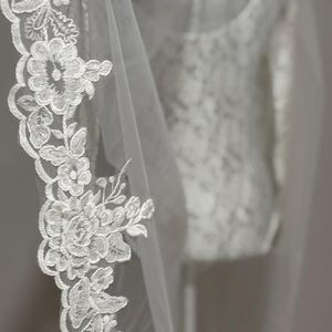 Floral Lace Trim Wedding Veil - One Tier Elbow Veil