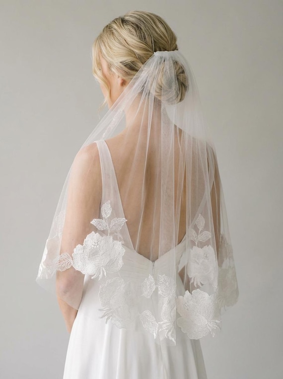 Floral Lace Short Wedding Veil Simple 1 tier corded embroidery floral lace edge short  main image 2