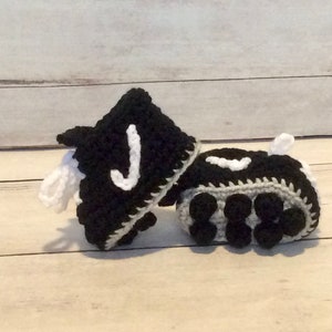 Crochet Baby Cleats/Baseball/Soccer/Football/Photography Prop/Baby Shower Gift/Halloween Costume