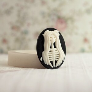 Skeleton Girl Cameo Mold, Flexible Silicone Mould for Polymer Clay, Food Safe Molds, Resin, Soap Molds, Fondant, Wax, Pendant Mold М8/108*