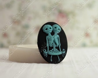 Cameo silicone mold, Cabochon mold, Resin mold, Polymer clay mold, Pendant mold, Skeleton mold, Food safe mold Chocolate candy mold DIY mold
