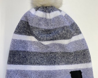 READY TO GO » Adult winter tuque with pompom, blue/lavender line