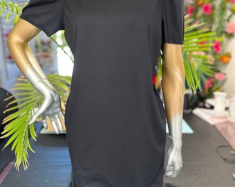 Black dress, plain, puffed sleeve