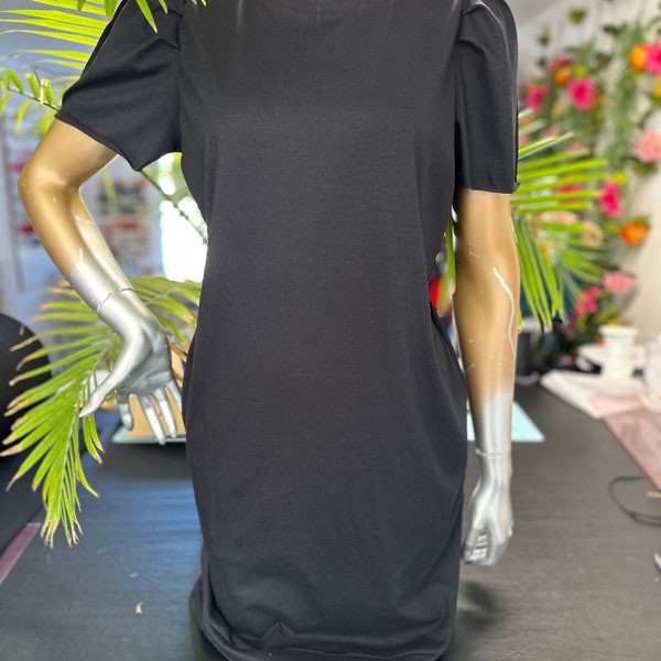 Black dress, plain, puffed sleeve