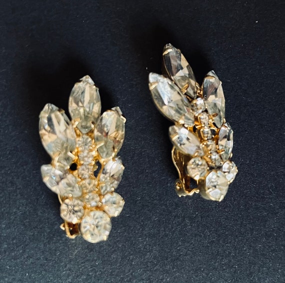 Brilliant 1950s Clip on Rhinestone Earrings - image 10