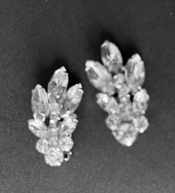 Brilliant 1950s Clip on Rhinestone Earrings - image 4