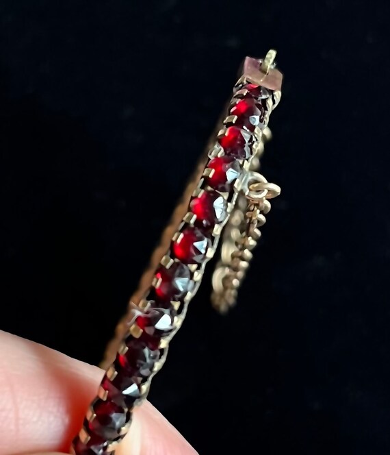 Beautiful Vintage Small Single Row Garnet Bracelet