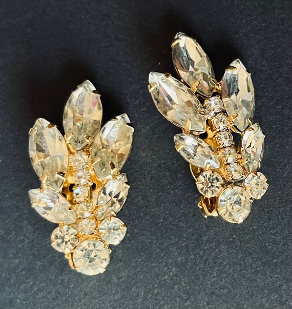 Brilliant 1950s Clip on Rhinestone Earrings - image 3